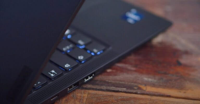 Lenovo ThinkPad X1 - side view